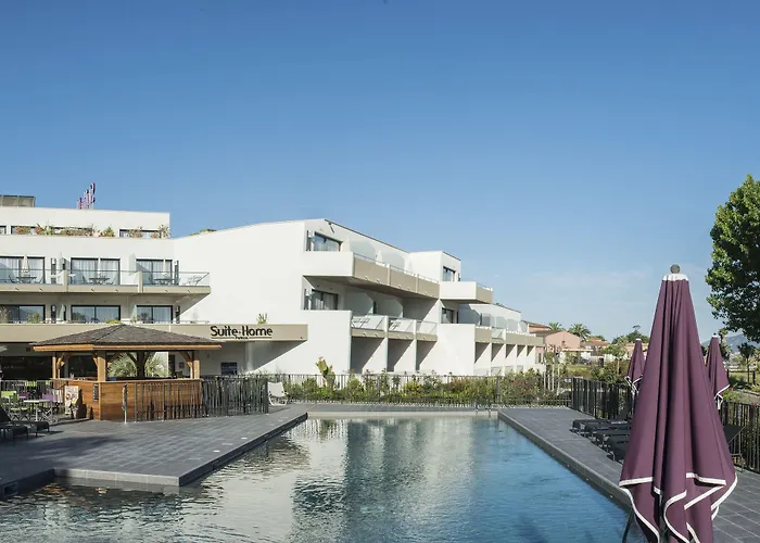Apartahotel Suite Home Porticcio 4*