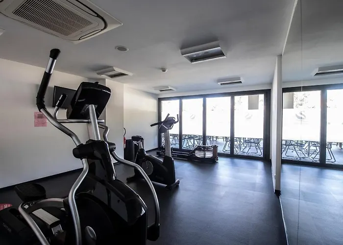 Apartahotel Suite Home Porticcio 4*