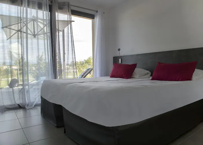 Apartahotel Suite Home Porticcio 4*